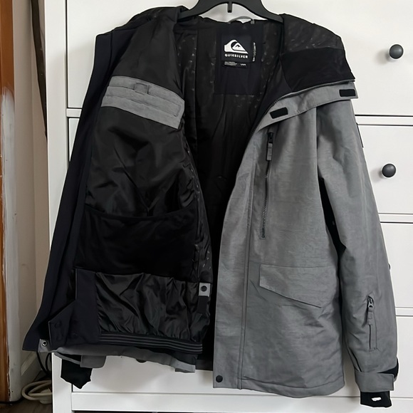 Quicksilver grey ski/snowboarding jacket - Picture 5 of 5